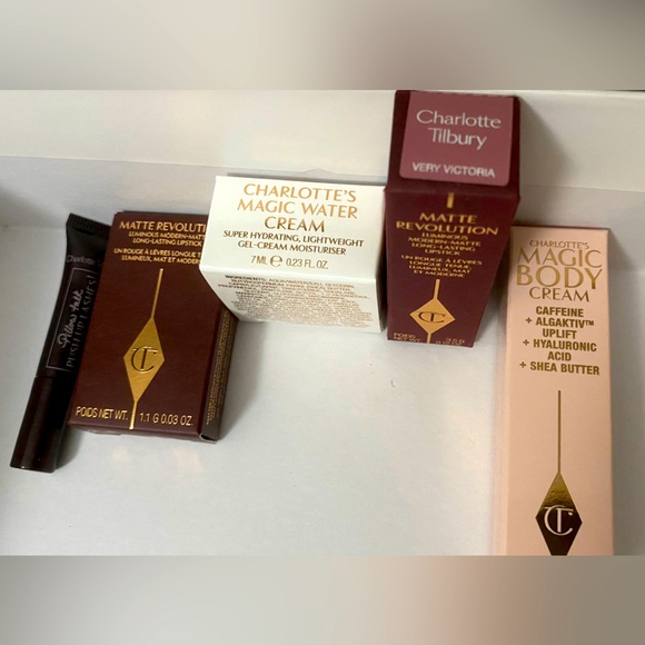 Charlotte Tilbury Beauty bundle and cosmetics bag - Picture 5 of 5